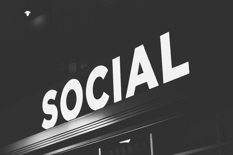 Dialogue social